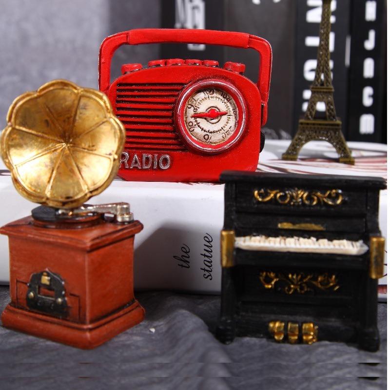 Retro Nostalgic Resin Crafts Home Decoration Mini Ornaments Photography Props Cameras, Pianos and Phonographs.