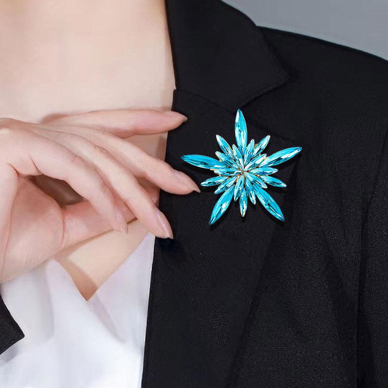 Fireworks brooch, European and American personality style, star colored diamond flower brooch, women's fashionable alloy diamond chest flower