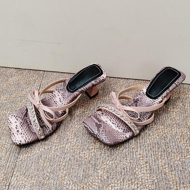 

Красивые квадратные туфли-бантики, хрустальный квадратный каблук, шлепанцы со стразами, летняя новинка, носить с сандалиями 40 розовый