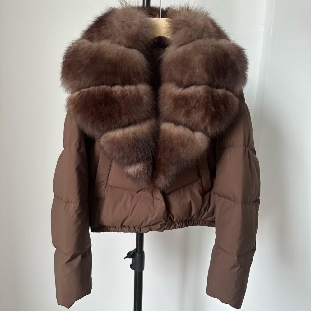 

Женский зимний пуховик с воротником из натурального лисьего меха - от маленького до очень большого размера Medium