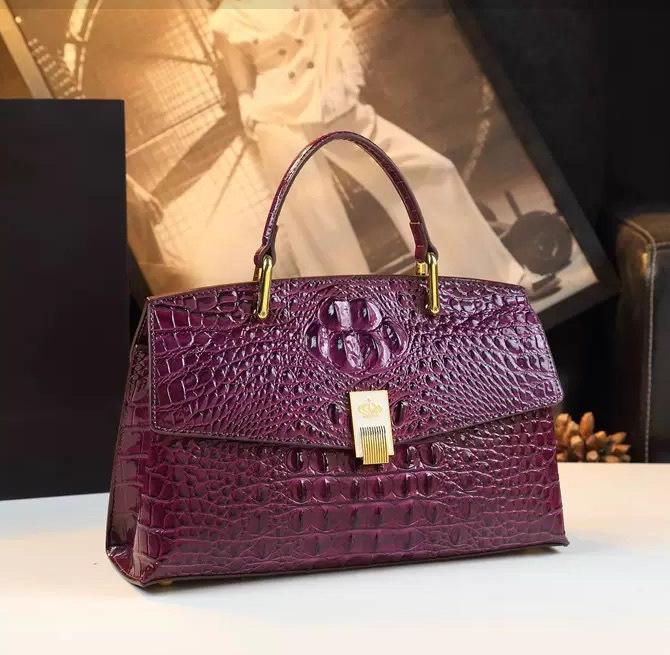 2025 Dámská vysoce kvalitní trendy kabelka přes rameno s krokodýlím vzorem