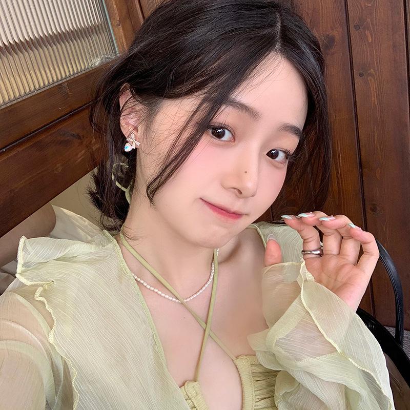 2024 Bowknot Heart Pearl Women's Luxury Stud Earrings: Chic, Elegant Design