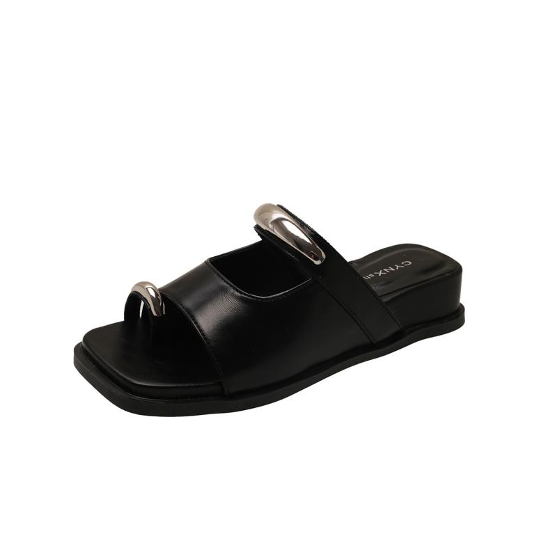 Modische Zehensteg-Keilabsatz-Damenpantoffeln mit flacher Sohle, modische Sandalen, Sommer 2025, neuer Trend, lässiges Design, Slipper-Damenschuhe