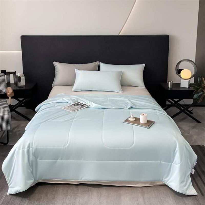 High Quality Cooling Comforter, Cold Touch Fabric Absorbs Body Heat, Soft Air Condition Blanket, Smooth Lightweight Summer Quilt