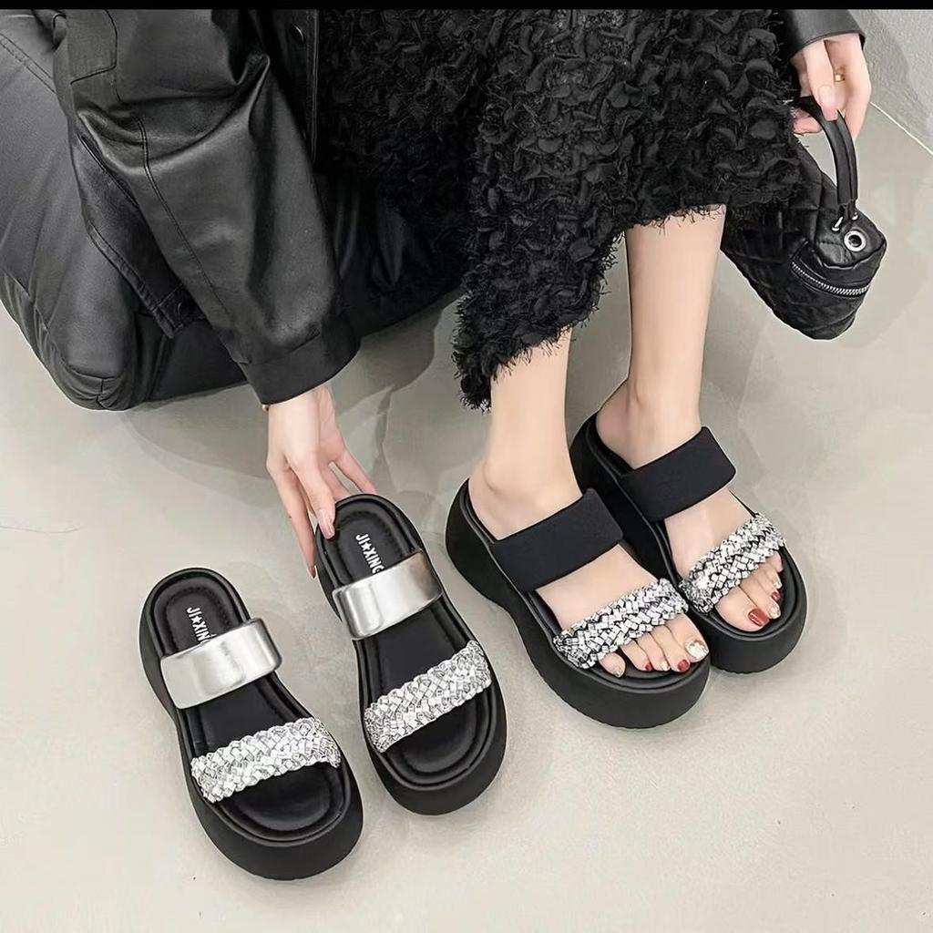 Stepping on shit feels thick-bottomed slope heel rhinestone outer slippers women's summer new versatile square head open-toed sandals
