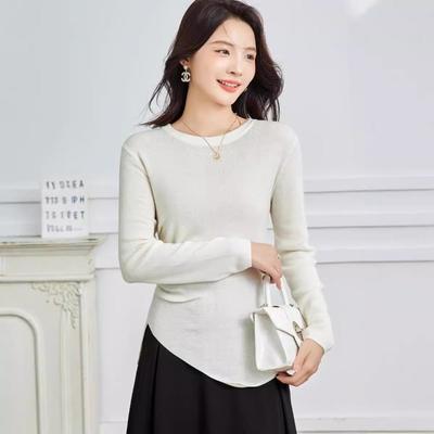 Einfarbiger Rundhals-Pullover unregelmäßiger Saum Strickpullover Herbst neues Top Design-Gefühl Langarm Wollpullover Damen