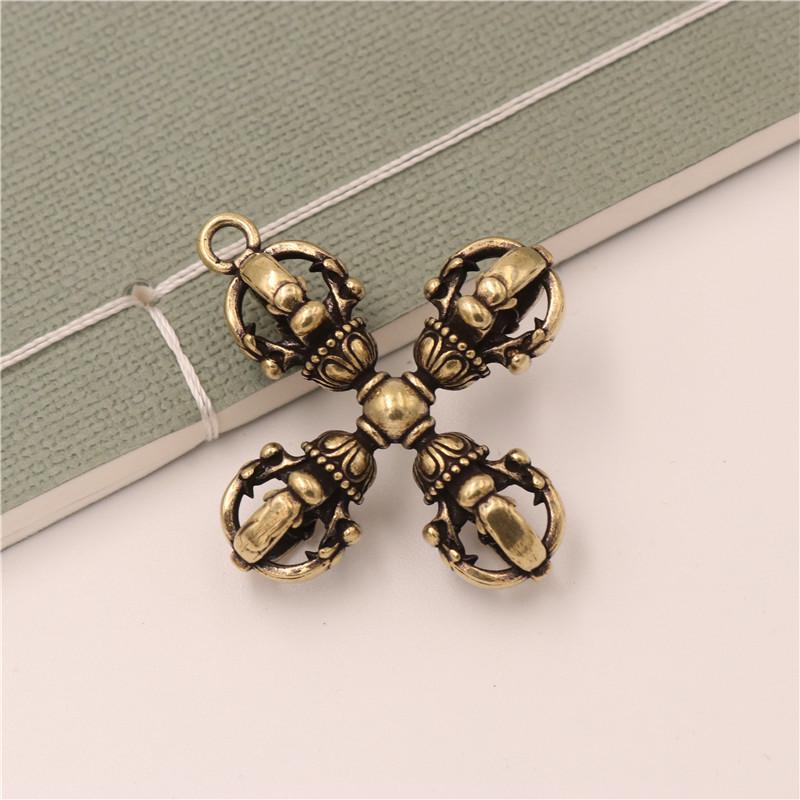 Messing Vajra Stößel Schlüsselanhänger: Goldener tantrischer Anhänger & kleines Ornament