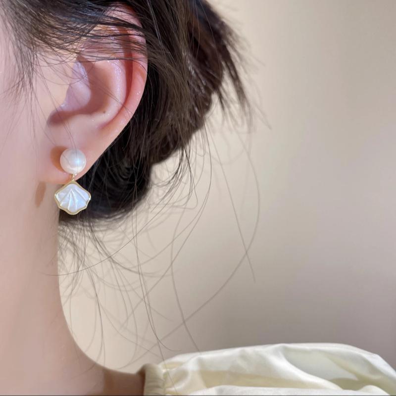 Elegant Fan-shaped Pearl Earrings for Women: Lightweight, Luxury Design, Ideal for Spring/Summer Wear
