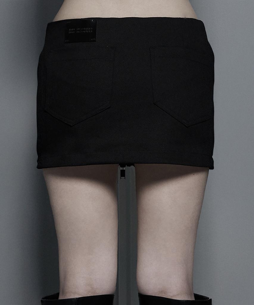 ETRE AU SOMMET Front Zip Belt Detail Mini Skirt (Black)