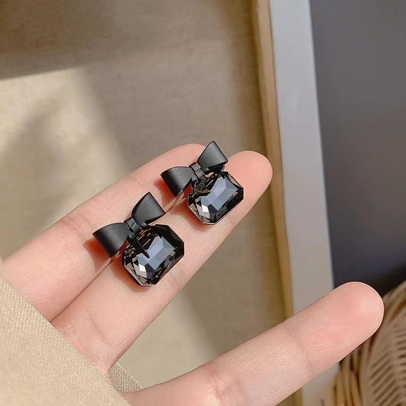 Black Bowknot Cube Crystal Earring Square Bow Earrings for Women New Jewelry Fashion Pretty Gifts
