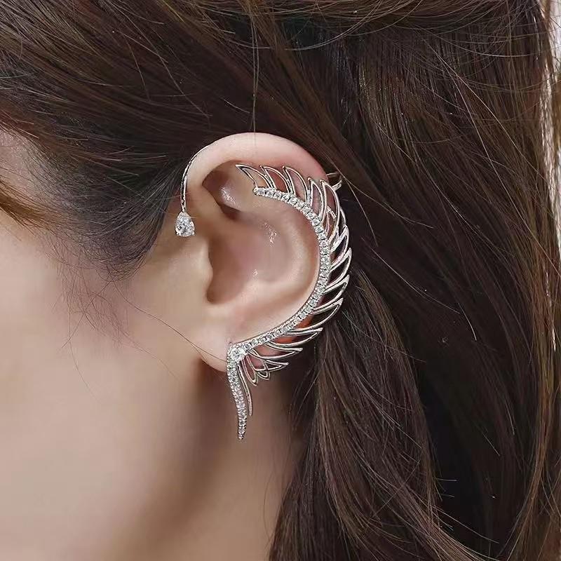 European Angel Wing Ear Cuff: Stylish, Unique Ear Clip Earring with Cool Design and Versatile Personality.