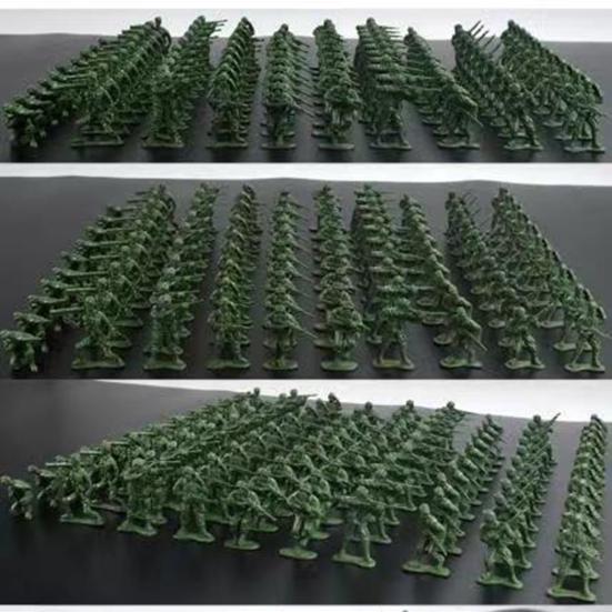 100Pcs Soldier Model Kit Play Sandtray Warrior Doll Fighting Scene Plastic Static Model Ornament Soldier People Military Model Children