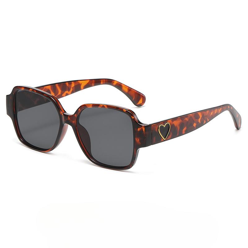 

Neutral Black Framed Sunglasses Love Style Large Frame Transparent/Gray Eyeglass Lenses Outdoor Sunscreen Women S Glasses