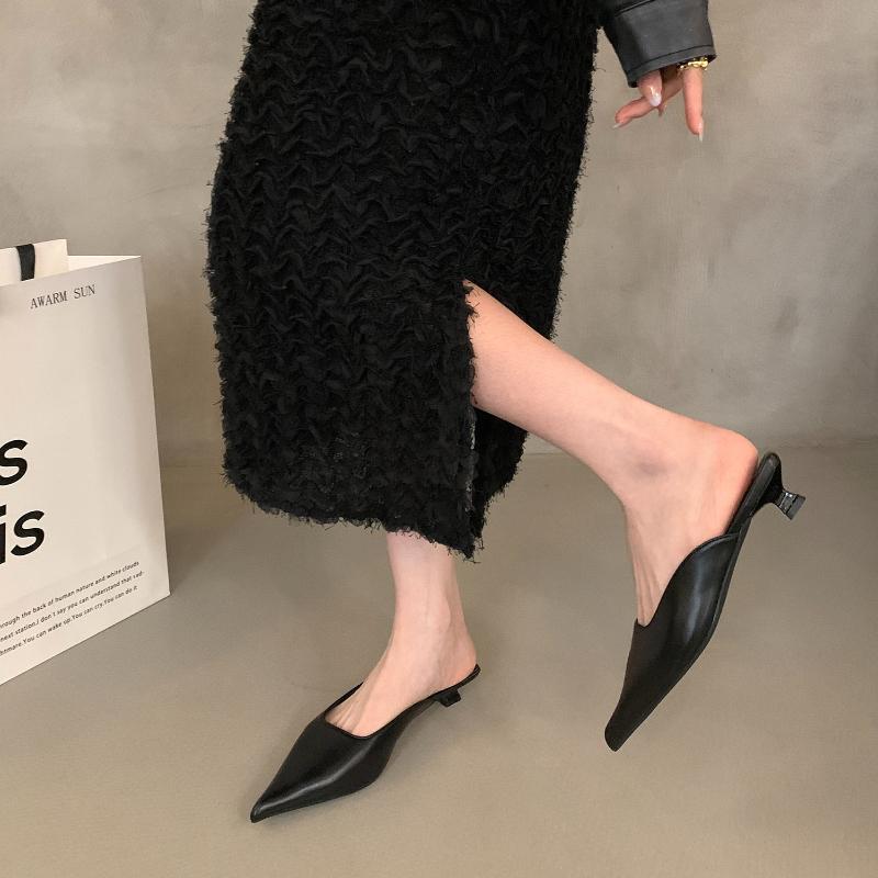 Neue Frühling Sommer Niedriger Absatz Damen Mules Hausschuhe Mode Zehenbedeckung Zum Hineinschlüpfen Slide Damen Weiches Leder Partykleid Sandalen