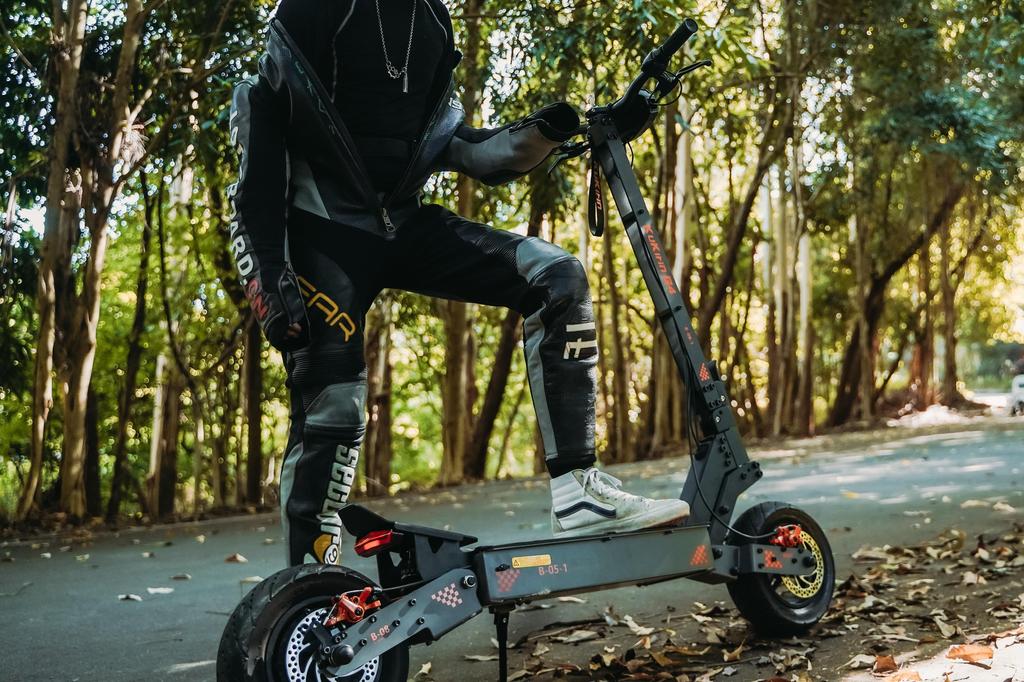 KuKirin G4 Electric Scooter 2000WMotor, 60V 20AH Battery, 70km/h Speed, 75km Range, 11" Off-road Tires, 6-light Safety System E-Scooter