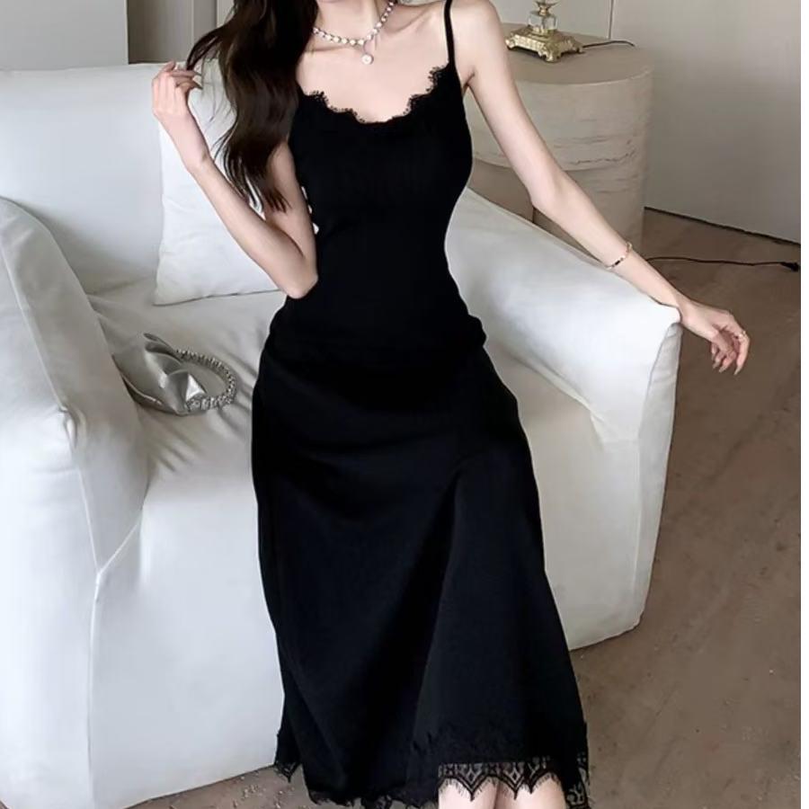 Damska Letnia Sukienka na Ramiączkach z Koronkowymi Wstawkami - Styl Celebrytki, Dopasowana, Długa i Elegancka