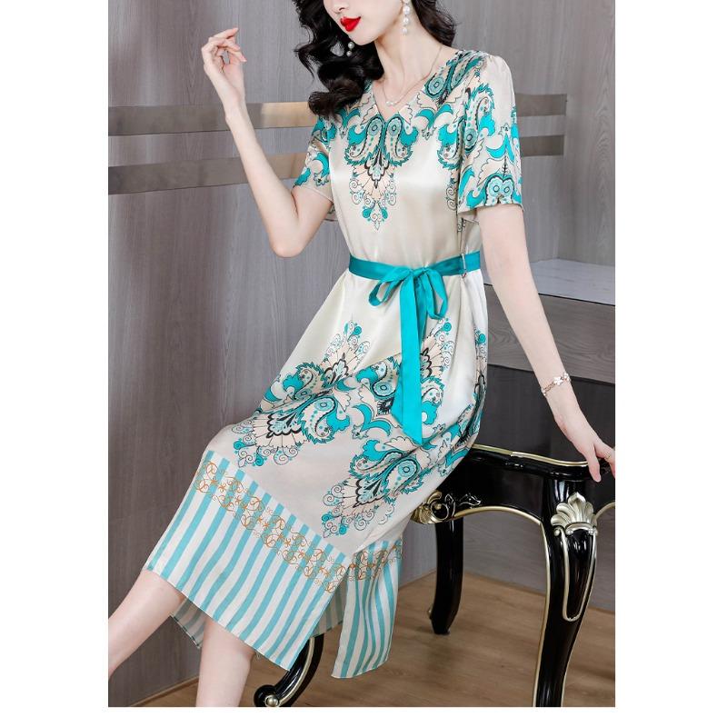 Floral Print V-neckline Dress In Silk with Short Sleeves and Waist Belt