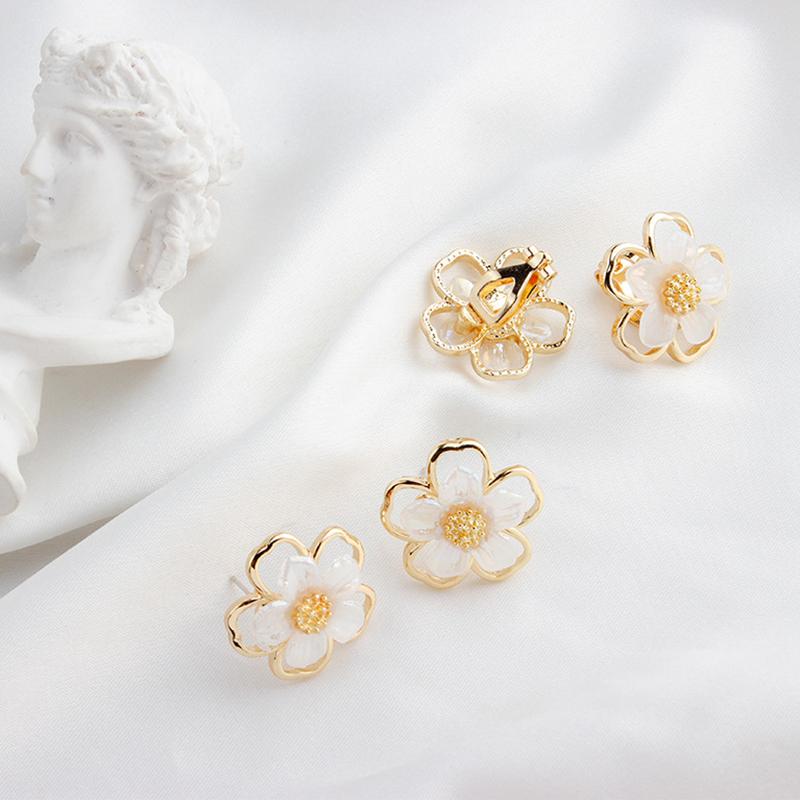 Summer Fairy Non-pierced Ear Clip Double-layer Hollow Shell Flower Clip on Earrings for Women Temperament Elegant Earrings