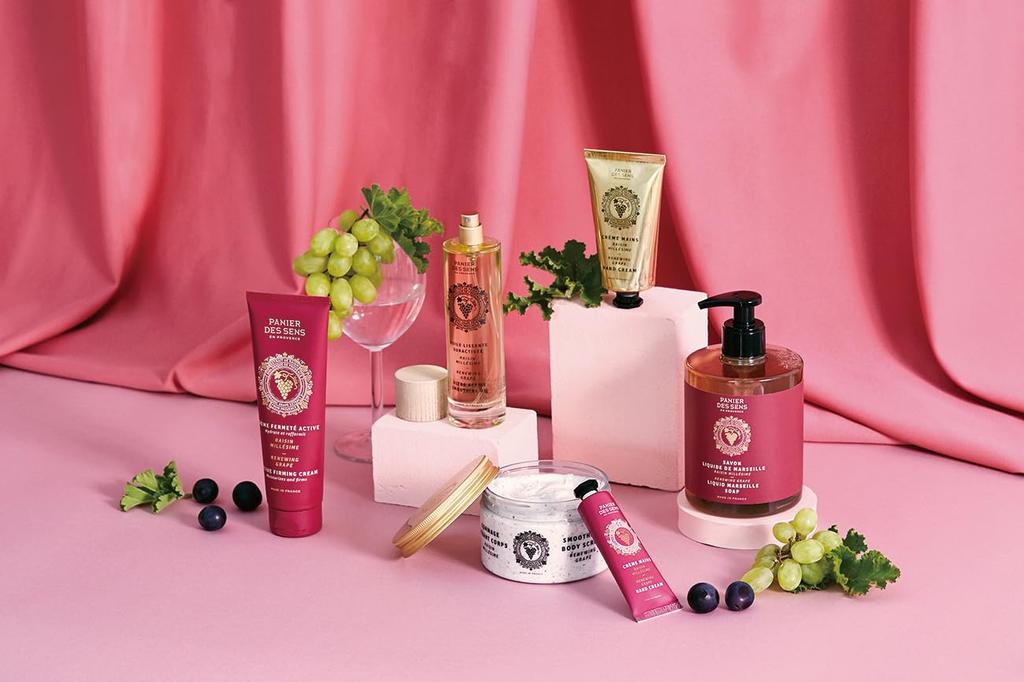 Panierdessens Moist Hand Cream with Texture 30mL Elegant Fruity Floral White Grape Scent Glowing Skin with Special Moisturizing Ingredient White Made