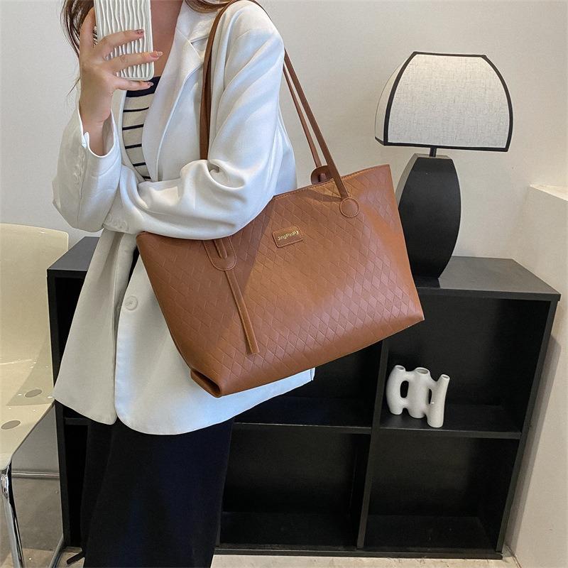 Trendy Bag Women's Large-capacity Autumn New Niche Casual Shoulder Bag Texture Class Commuter Tote Bag
