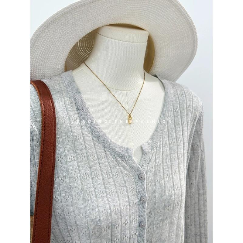 

A Gentle Style, Hollowed-out Knitted Cardigan for Women in The Autumn, Paired with A Thin Long-sleeved Sun-protective Jacket Over Lace one size светло-синий