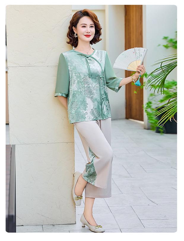 Mom's Stylish 2026 Chinese-Style Short-Sleeve Two-Piece Set for 50+ Women