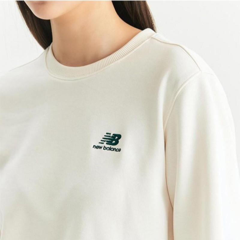 New Balance Essentials Small Logo Sweatshirt Nbncd31013 39