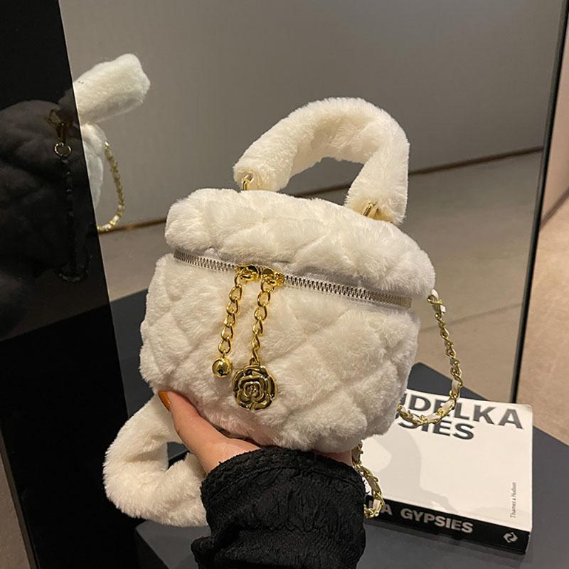 Autumn And Winter Plush Niche Design Sense Bag  New Women Solid Color Popular Chain Crossbody Pack Fashion Simple Furry Bags