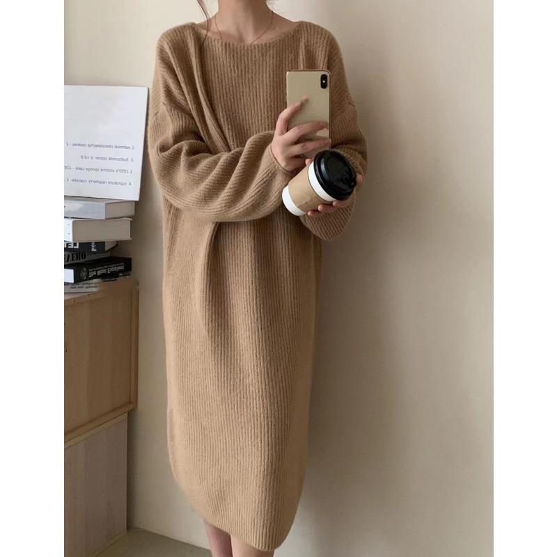 

Женское осенне-зимнее новое свободное трикотажное платье средней длины с открытыми плечами One size верблюд