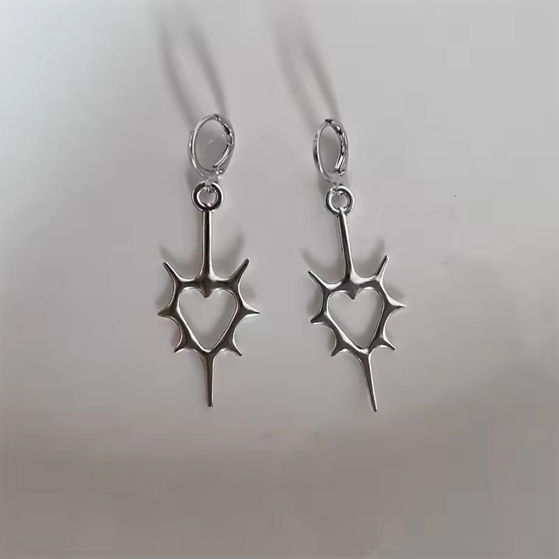 Trendy Niche Hollow Out Thorn Peach Heart Earrings, Couple Style Male And Female Ear Clasps, Personalized Sweet And Cool Style Earrings