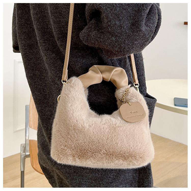 New plush messenger bag handbag texture fashion women's bag autumn and winter hair bag versatile niche chain handbag