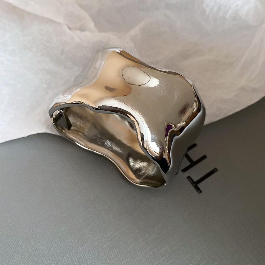 Minimalist Metal Grid Bracelet - European & American Fashion Niche, High-end Style Hand Jewelry