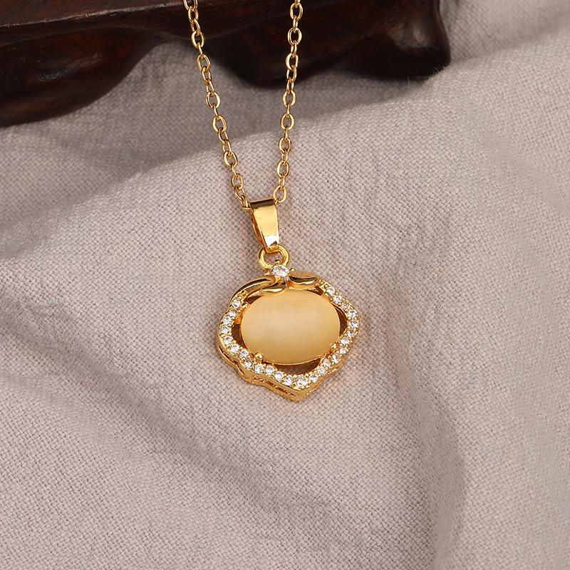 Titanium Steel Non-fading Necklace - European & American Style, Light Luxury, Versatile Korean Fashion, Perfect for Women and Girlfriend Gifts.
