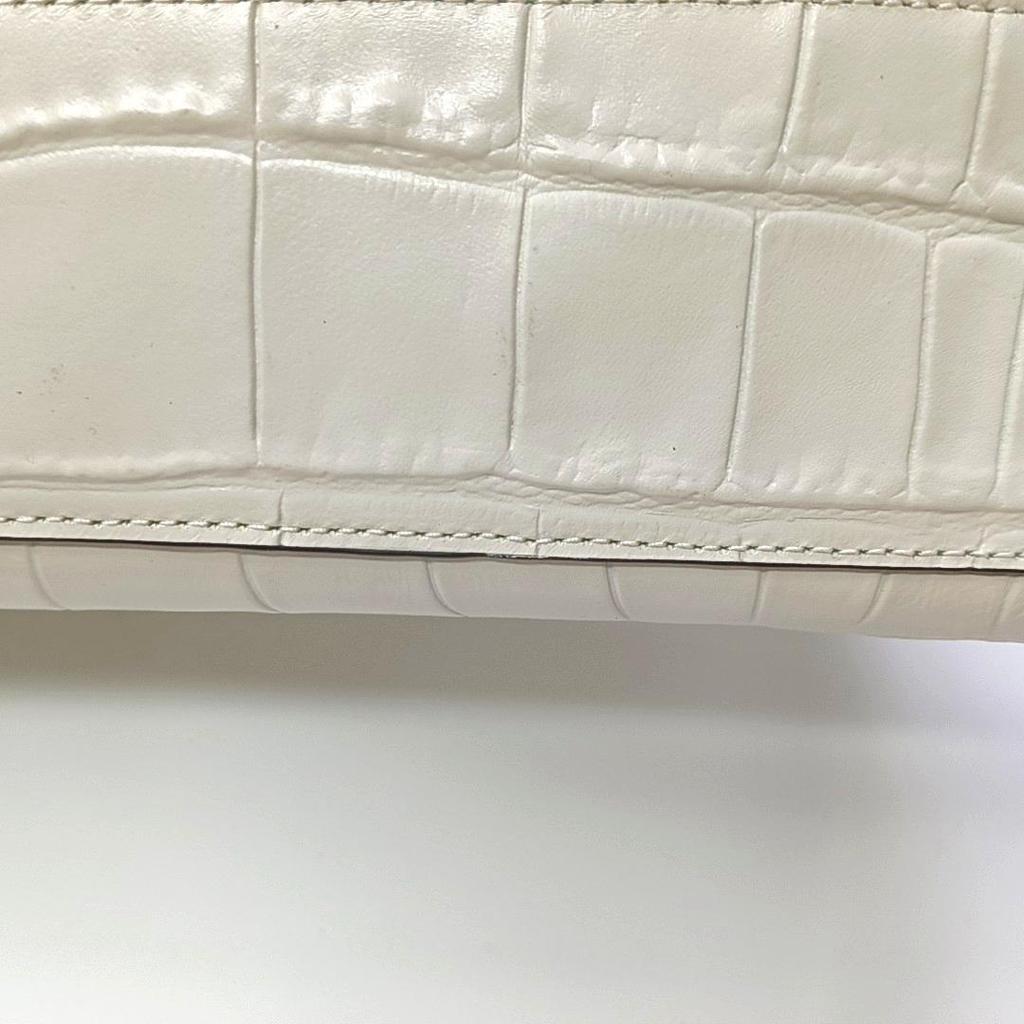 [Pre-Owned] Charlotte 25 Gold Logo Chain Zipper Pocket Crocodile Pattern Leather Pillow Bag - Excellent #ZFWDKN