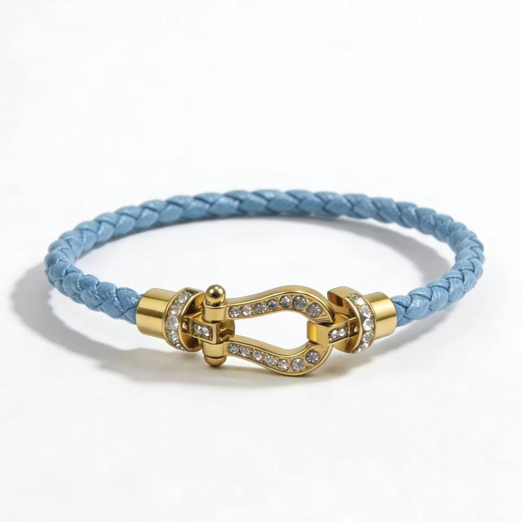 Pulsera en forma de U de herradura Microincrustada Cuerda de cuero de doble capa Hebilla magnética Pulsera de herradura 2026 Moda Accesorios de uso personalizado