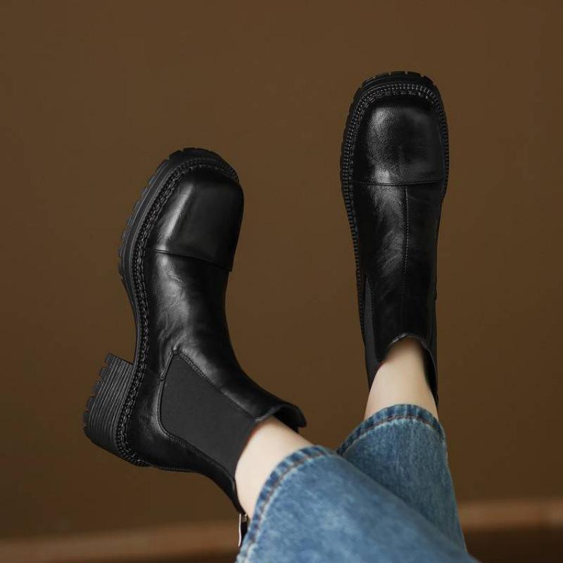 Korean Version of Solid Color Leather Large Size Women's Boots Medium Heel Comfortable Rear Zipper Square Heel Medium Tube Boots Autumn and Winter
