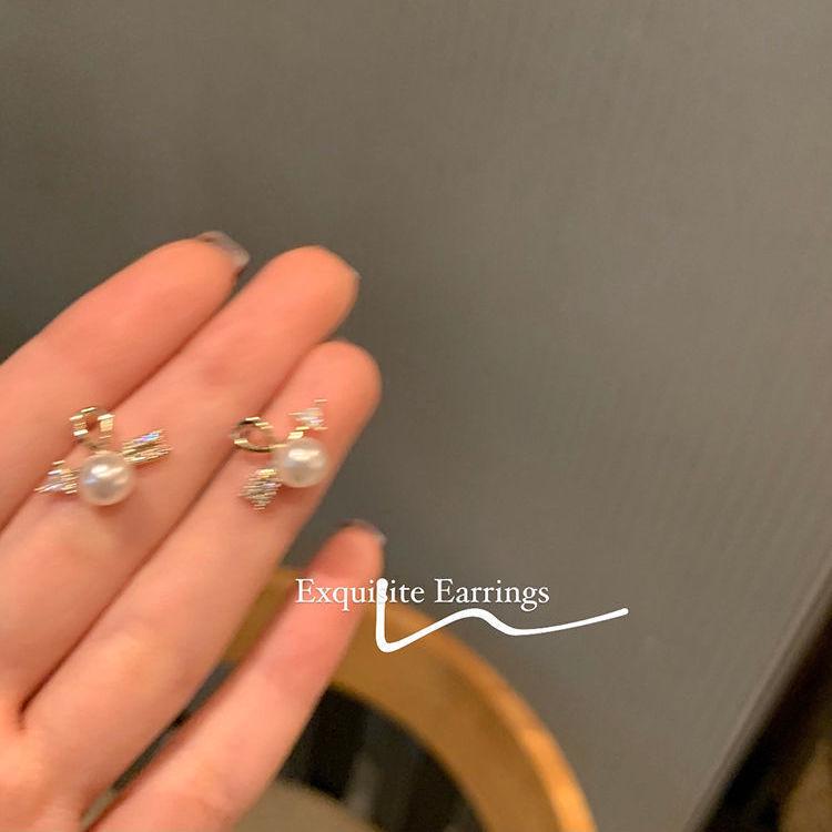 

Korean 2024 Pearl Stud Earrings: S925 Silver Needle, Simple & Elegant Design for Women