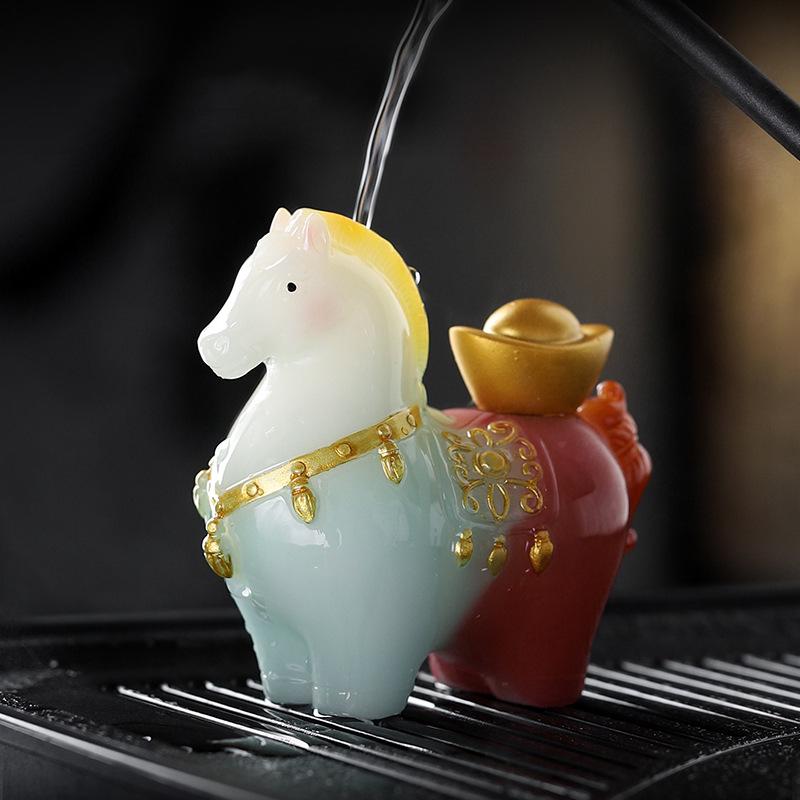 Color-Changing Horse Tea Pet: Resin Ornament for Creative Office and Tea Table Decor