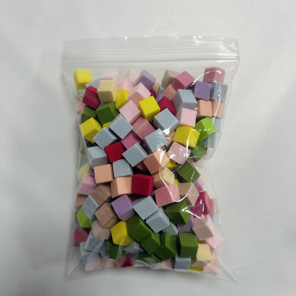 Nail Art Gradient Sponge Block: 1cm Mini Square with Ombre Blush Patting and Dedicated Pen.