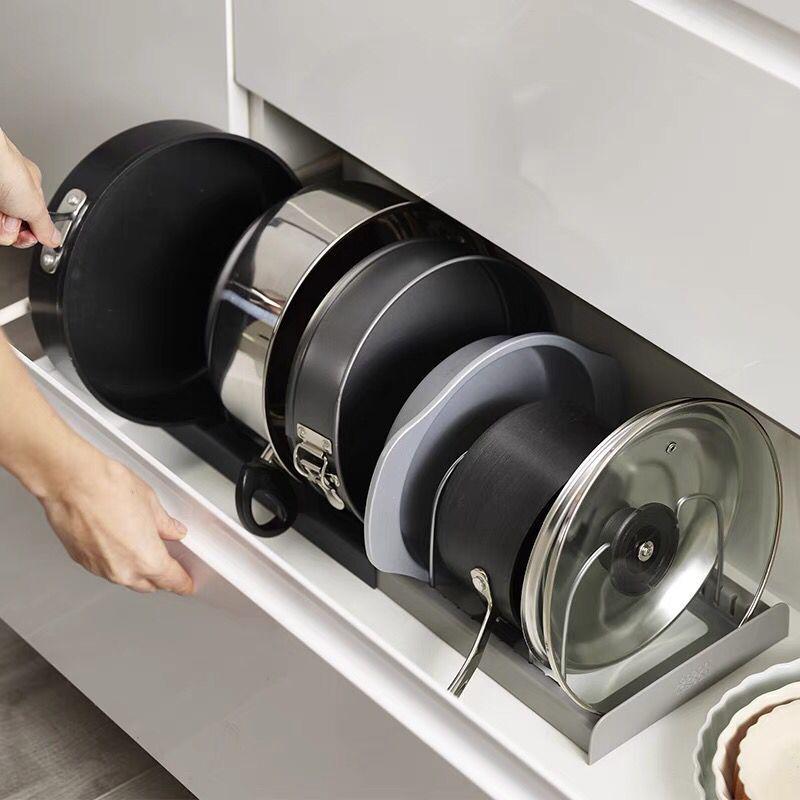 Retractable Stainless Steel Kitchen Organizer: Multifunctional Pot Lid & Cutting Board Rack