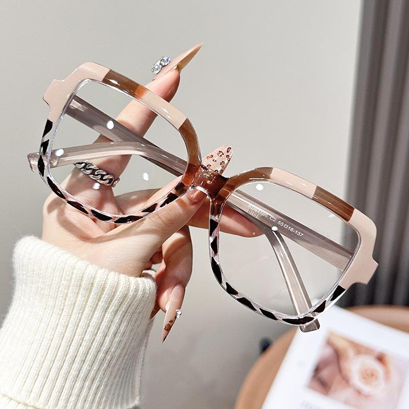 New Fashionable HD Anti Blue Light Glasses Men's and Women's Square Ultra Light Contrast Color Glasses Frame
