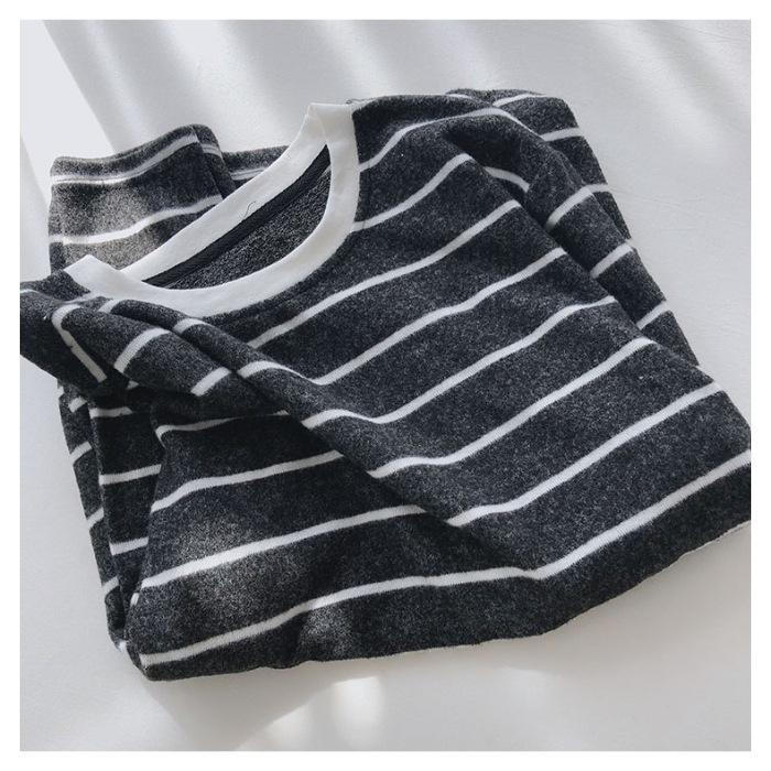 New striped long-sleeve round-neck T-shirt for women, spring and autumn 2026, stylish, loose-fitting, slimming base shirt
