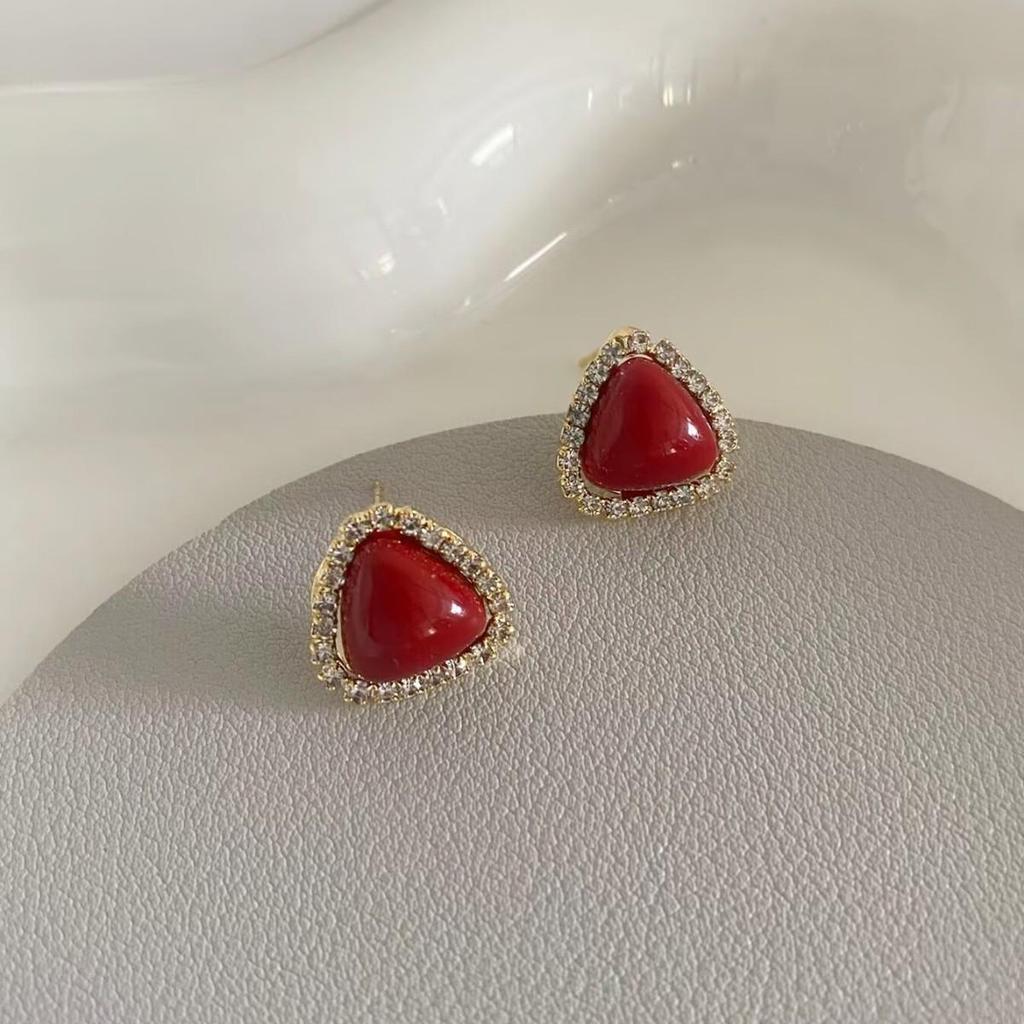 Elegant French Retro Red Rhinestone Triangle Stud Earrings – High-End, Fashionable, Versatile Design