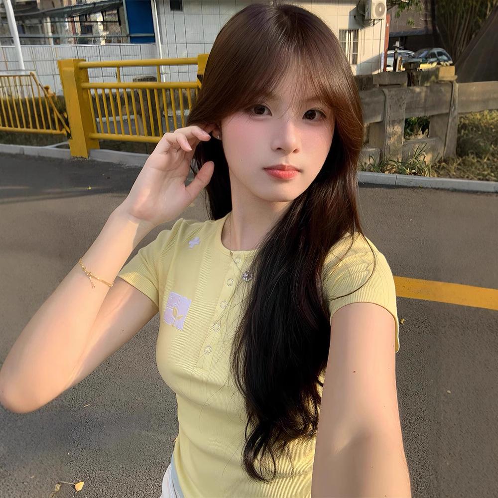 

Women s White Embroidered Half-Open Collar Slimming Summer Knit Top Medium