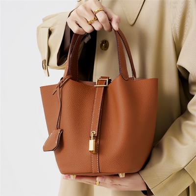 High End Leather Bucket Bag Large Capacity Messenger Bag Female Vegetable Basket Handbag Mommy Bag Bridal Wedding Bag