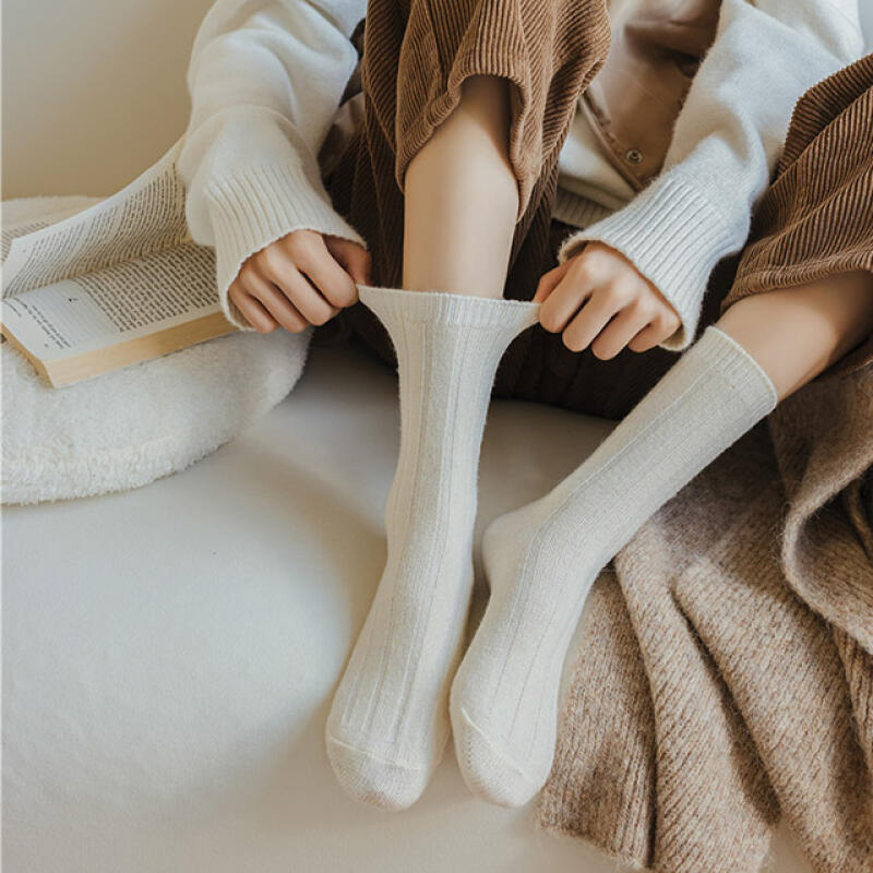 Wool Lip Golji Socks soy milk