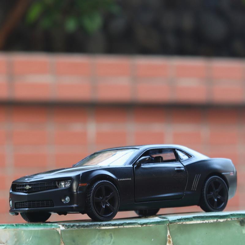 1/36 Schaal Camaro Legering Diecast Auto Model Speelgoed 2 Deuren Openen Terugtrekauto's Verjaardagscadeaus Voor Kinderen Volwassen Collecties