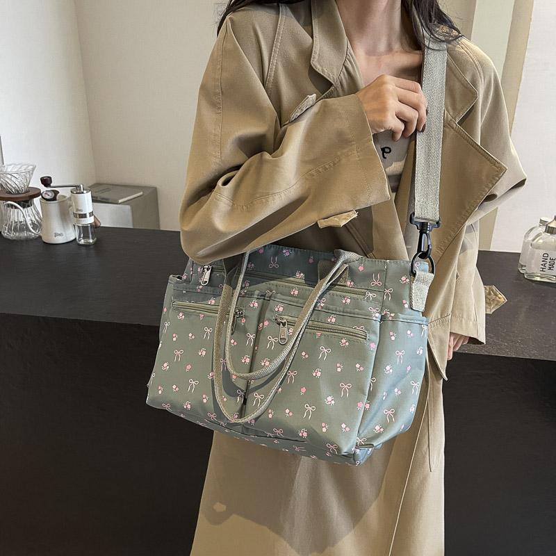 Women Slouchy Tote Handbag Adjustable Strap Daily Commuting Bag Multi-pockets Fashion Shoulder Bag Embroidery Love Work Bag