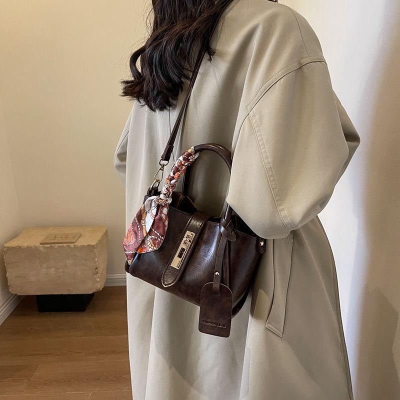 Premium texture retro Maillard handbag women's 2025 new fashion versatile bucket bag Korean shoulder bag