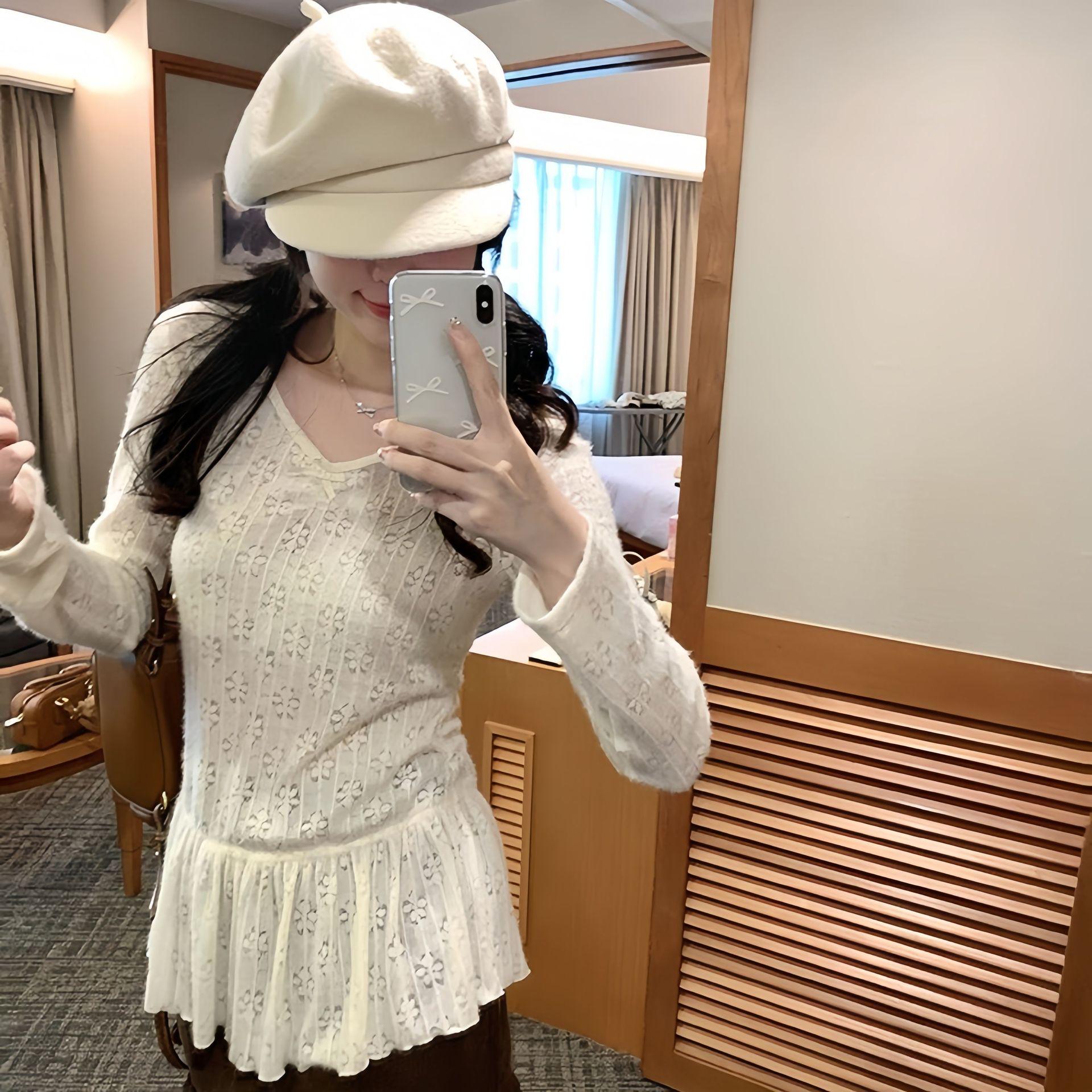 

PtonUmi Velvet Knit V-Neck Lace Hollow Top for Women - Autumn Long Sleeve Base Layer Small белый